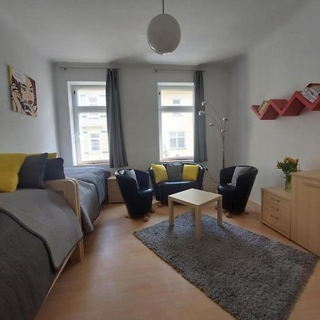 Schoene Zwei-Zimmer-Wohnung "W2" Mit 4 Einzelbetten Und Wlan In Zwenkau Bei Leipzig Im Neuseenland Екстериор снимка