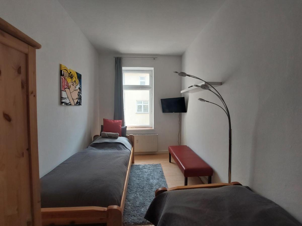 Schoene Zwei-Zimmer-Wohnung "W2" Mit 4 Einzelbetten Und Wlan In Zwenkau Bei Leipzig Im Neuseenland Екстериор снимка