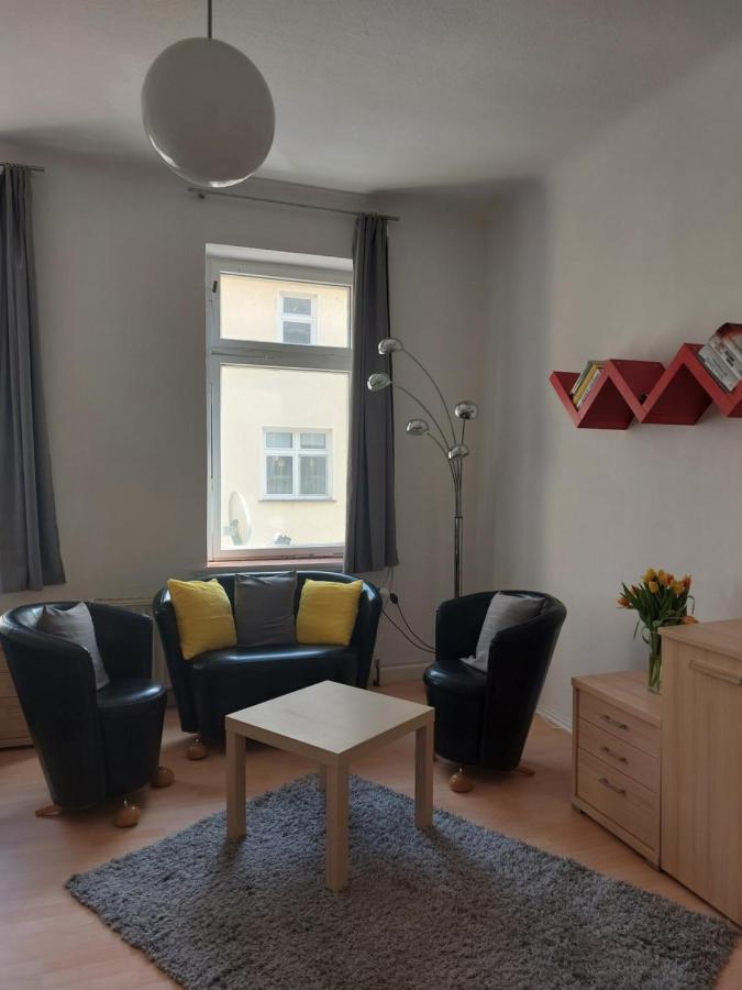Schoene Zwei-Zimmer-Wohnung "W2" Mit 4 Einzelbetten Und Wlan In Zwenkau Bei Leipzig Im Neuseenland Екстериор снимка