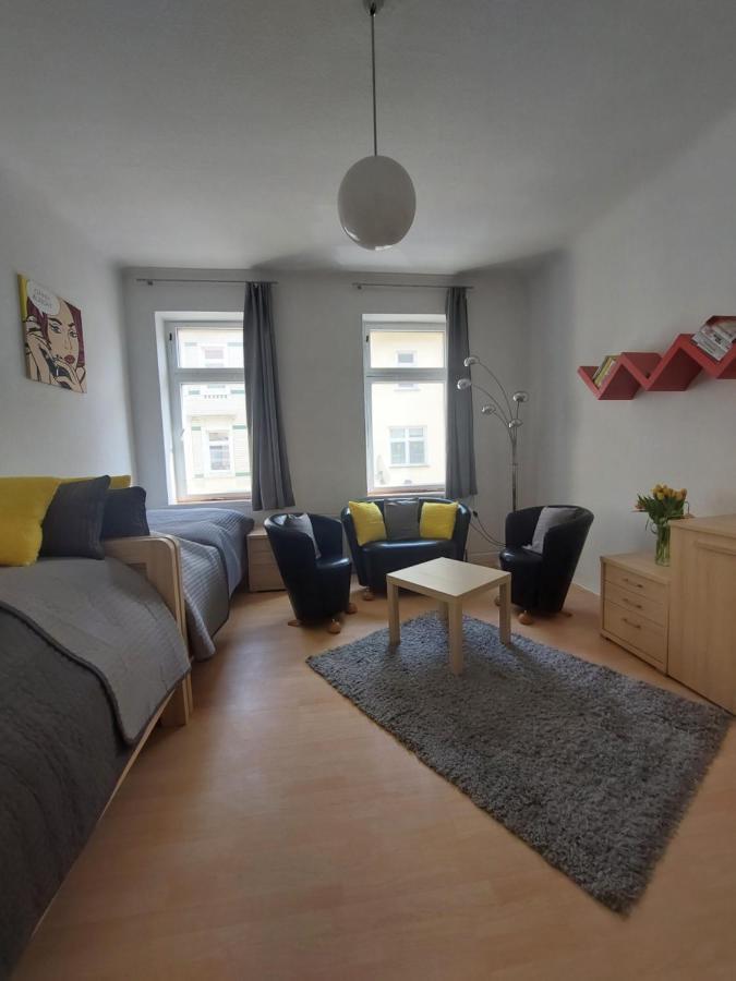 Schoene Zwei-Zimmer-Wohnung "W2" Mit 4 Einzelbetten Und Wlan In Zwenkau Bei Leipzig Im Neuseenland Екстериор снимка
